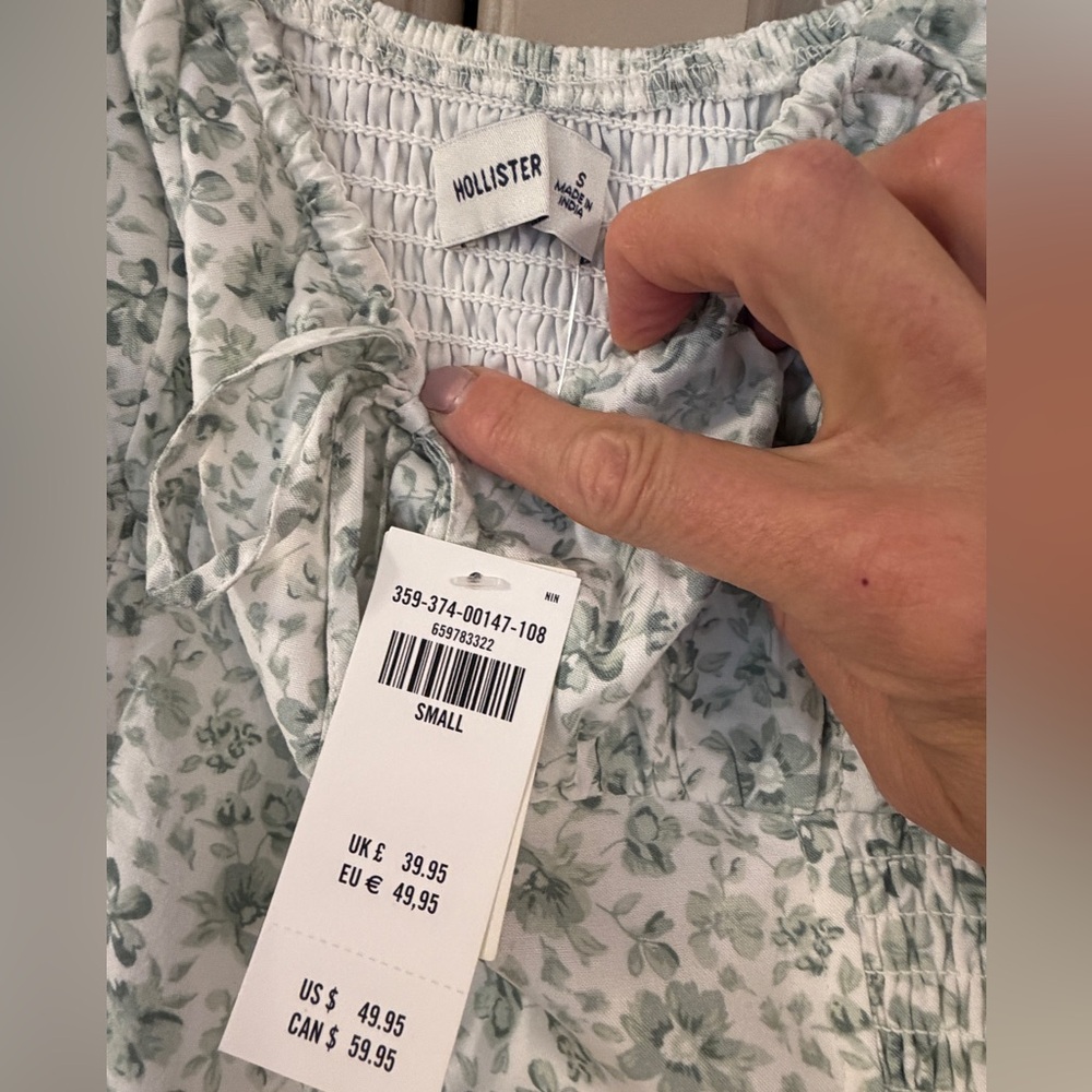 Hollister Smocked Babydoll Romper Dress Floral Light Sage Green Women’s Sm NWT - Picture 7 of 8